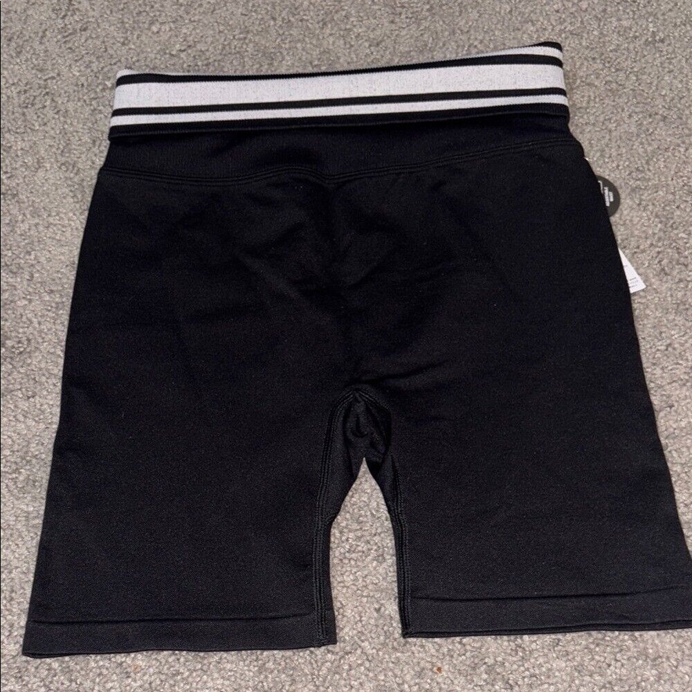 PINK Victoria's Secret seamless foldover bike shorts NWT size Medium‎